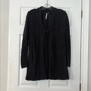 4/$20 Leo & Nicole Elegant gray Knit Sweater